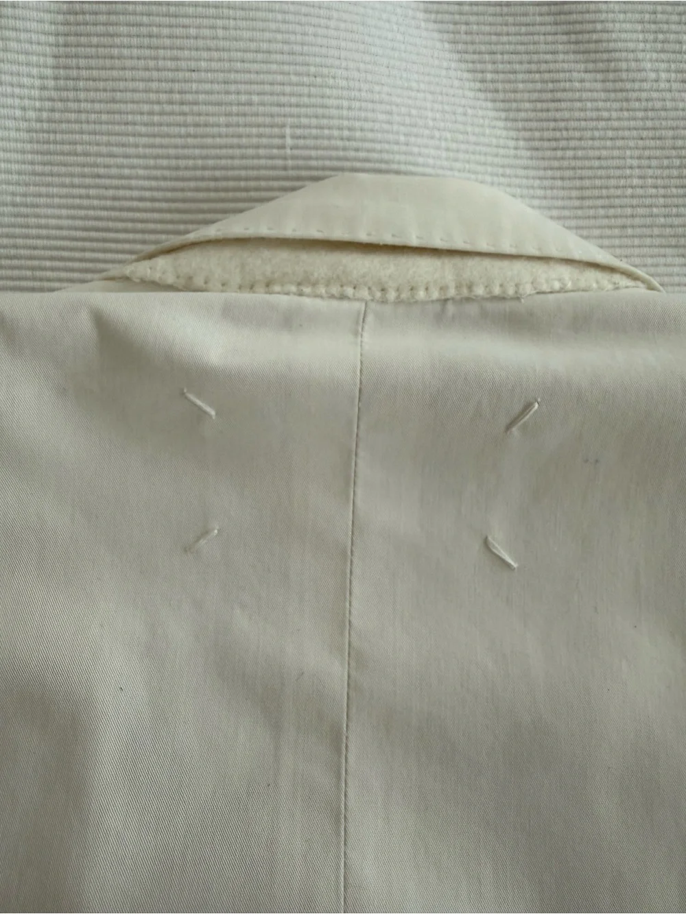 Maison Margiela Double-Breasted White Blazer with Padded Shoulders